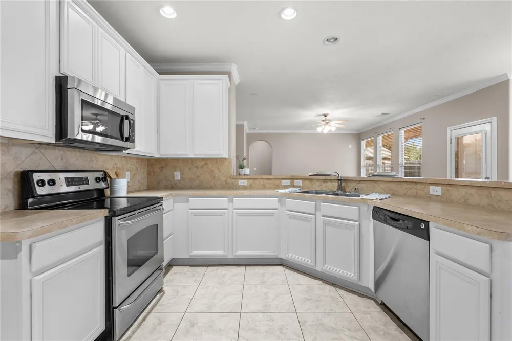 1225 Riviera Circle Pearland, TX 77581