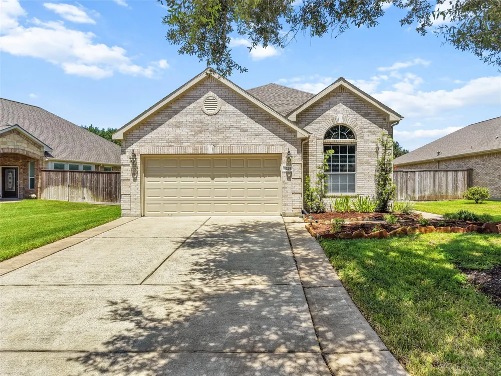 1225 Riviera Circle Pearland, TX 77581