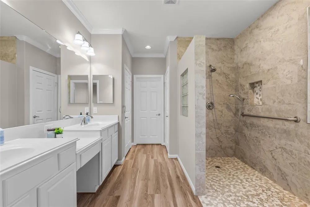 1225 Riviera Circle Pearland, TX 77581