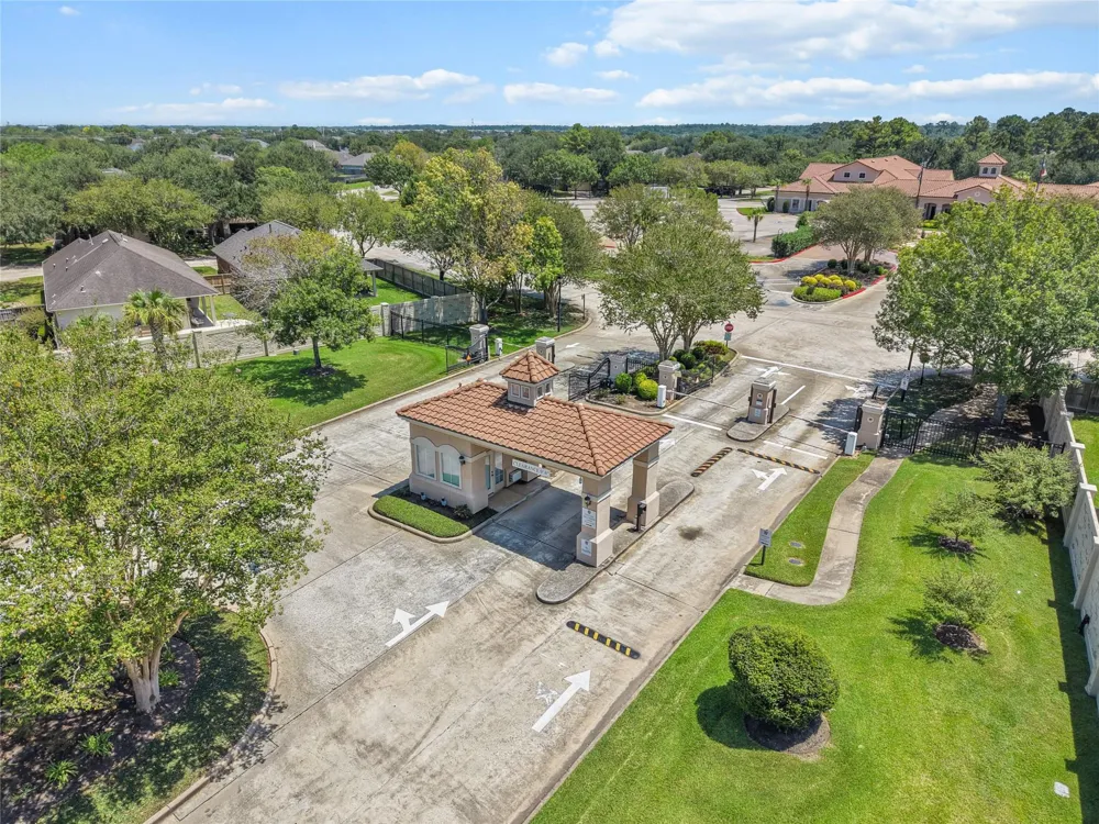 1225 Riviera Circle Pearland, TX 77581