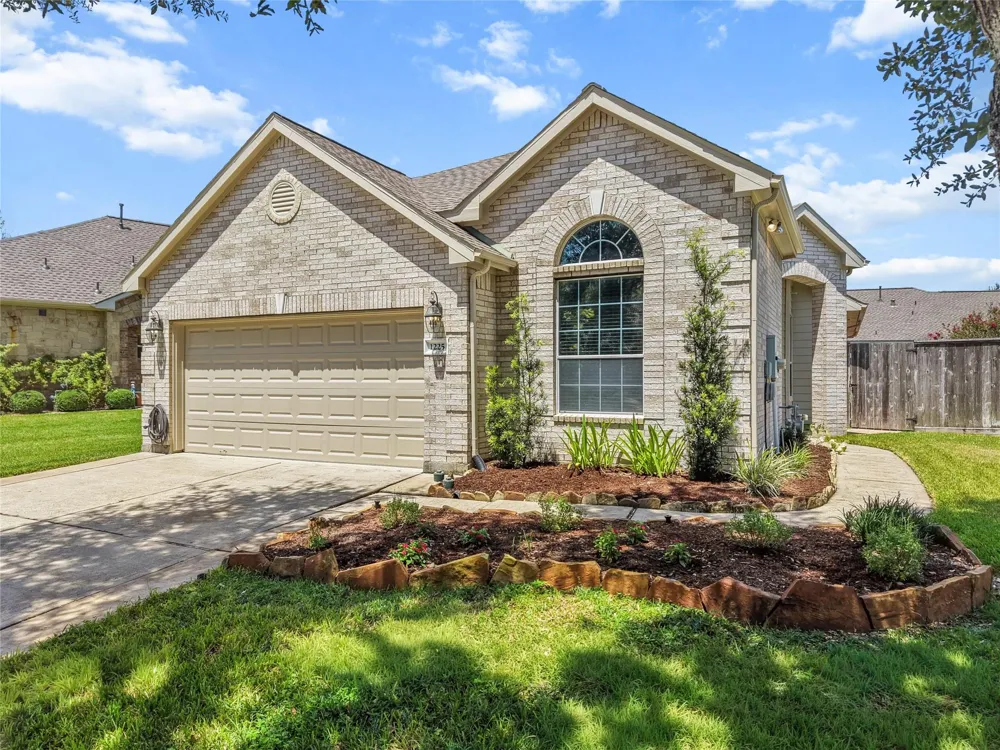 1225 Riviera Circle Pearland, TX 77581
