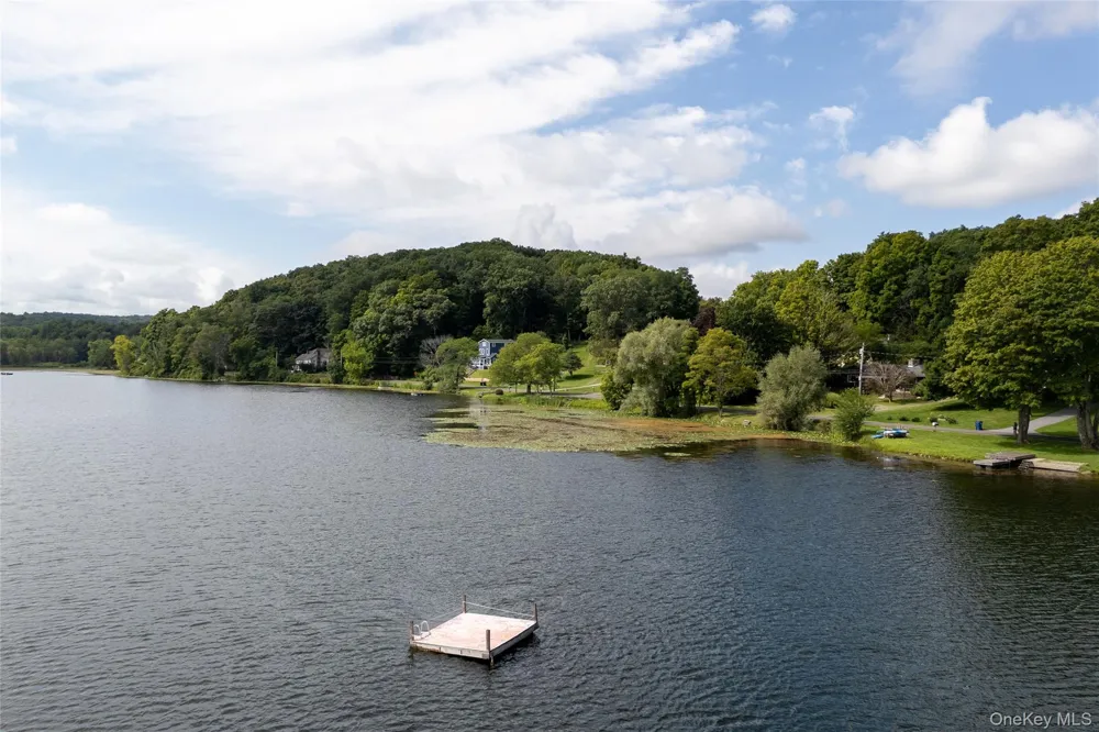 119 W Hunns Lake Road Stanfordville, NY 12581