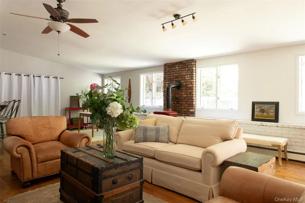 119 W Hunns Lake Road Stanfordville, NY 12581