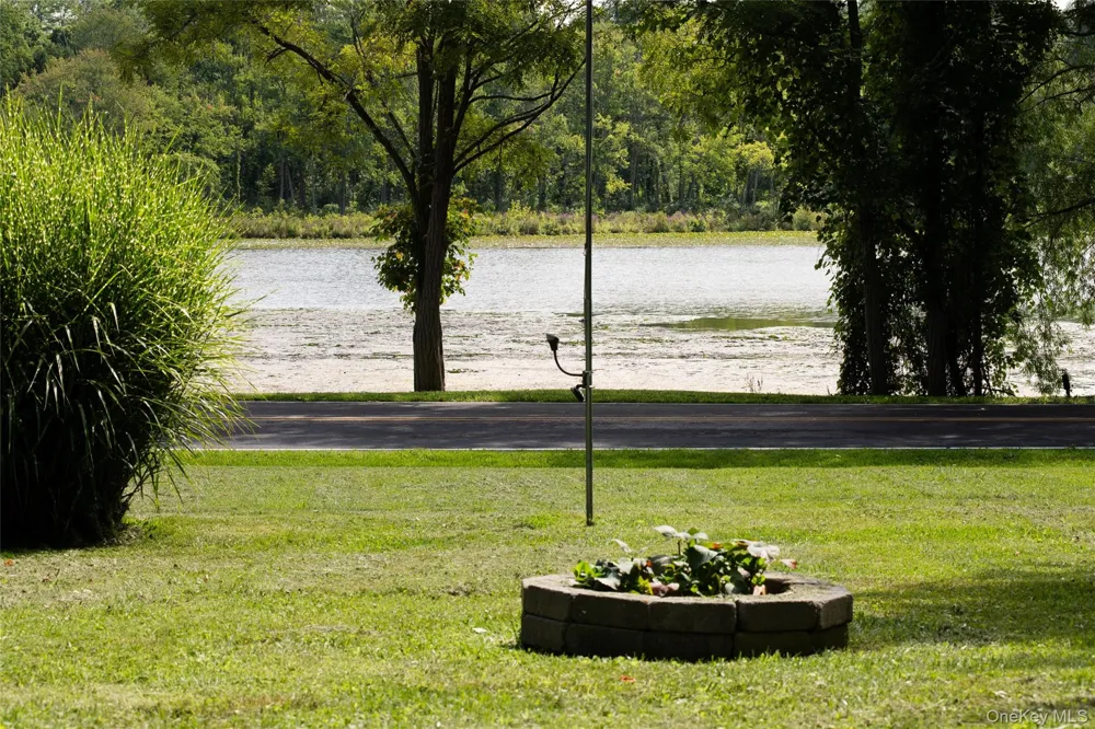 119 W Hunns Lake Road Stanfordville, NY 12581