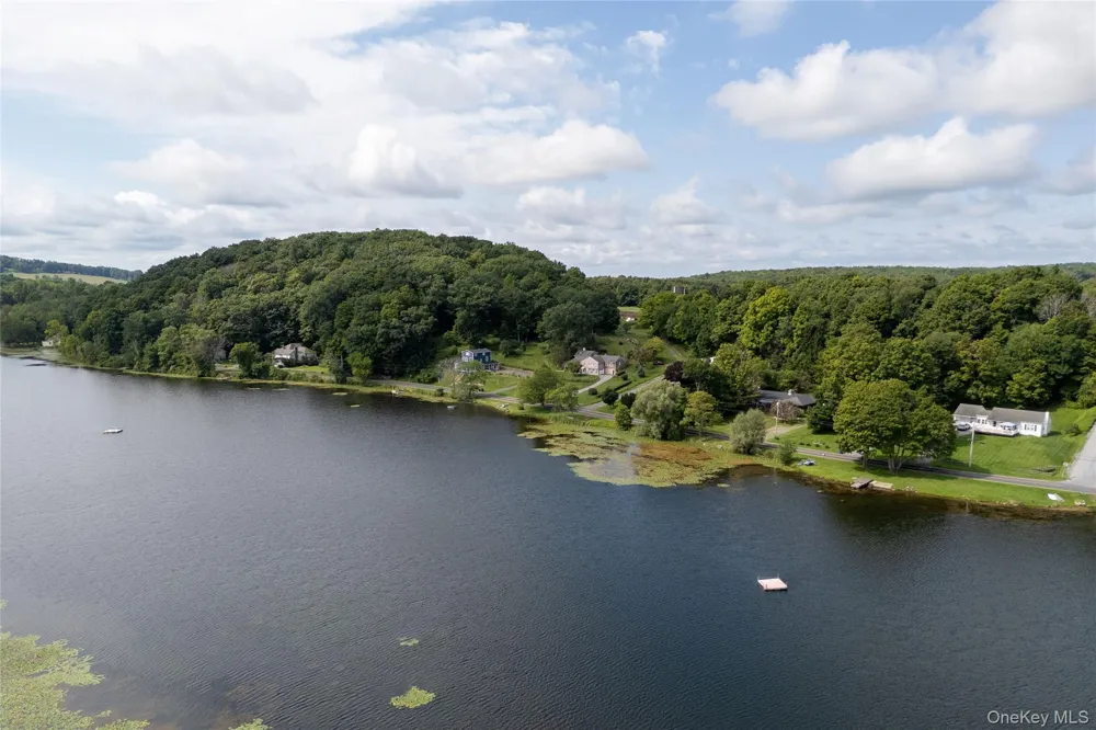 119 W Hunns Lake Road Stanfordville, NY 12581