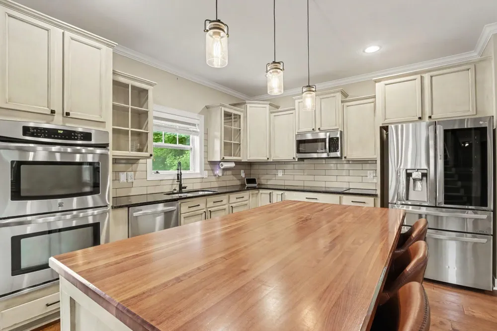 6018 Waters Ridge Court Kalamazoo, MI 49009