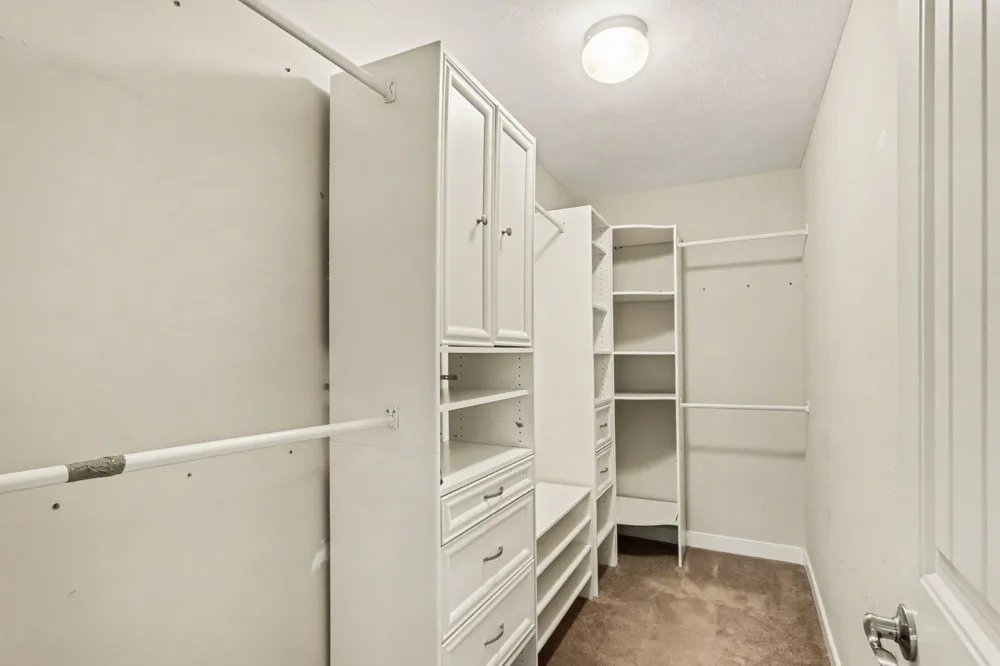 6018 Waters Ridge Court Kalamazoo, MI 49009