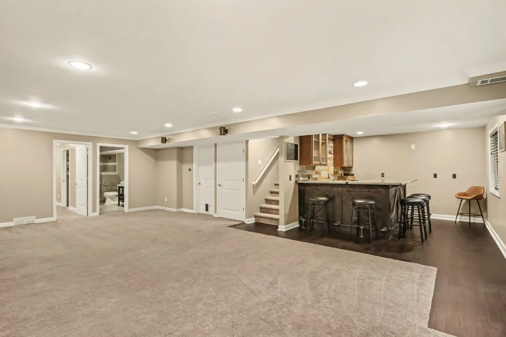 6018 Waters Ridge Court Kalamazoo, MI 49009