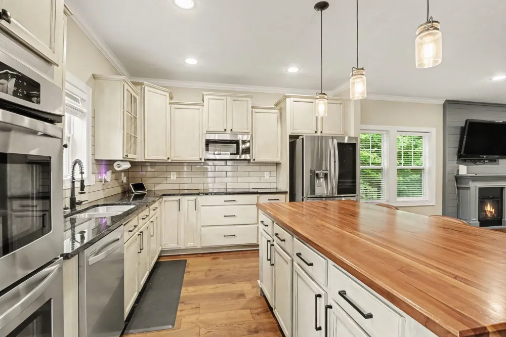 6018 Waters Ridge Court Kalamazoo, MI 49009