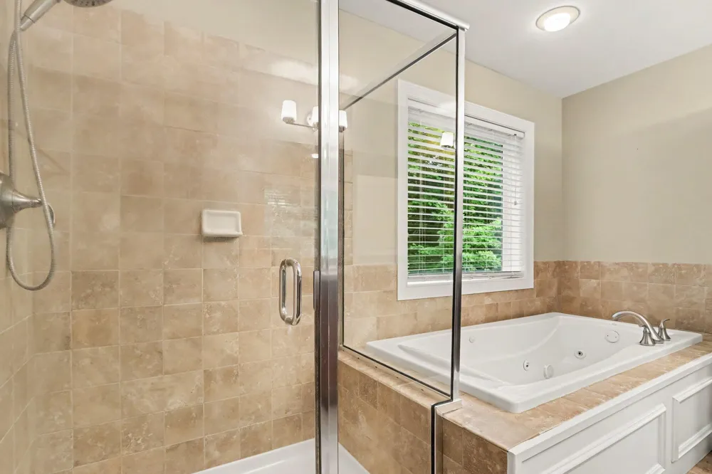 6018 Waters Ridge Court Kalamazoo, MI 49009