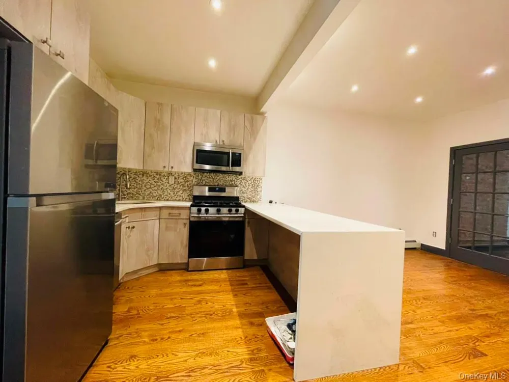 383 Essex Street Brooklyn, NY 11208