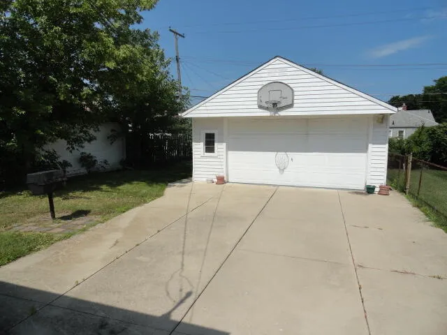 19317 Woodside Street Harper Woods, MI 48225