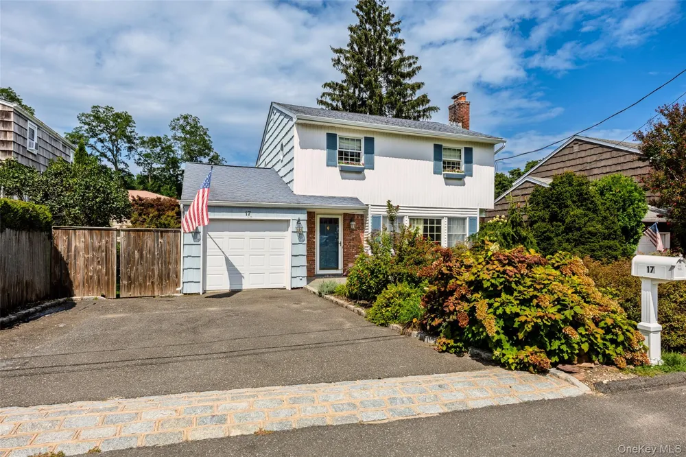 17 Sea Ridge Court Huntington, NY 11743