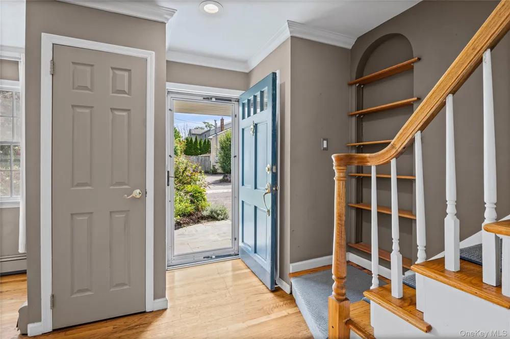 17 Sea Ridge Court Huntington, NY 11743
