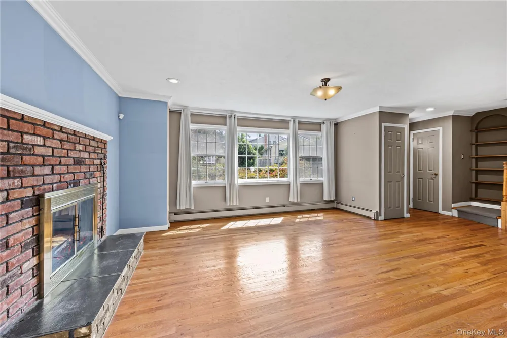 17 Sea Ridge Court Huntington, NY 11743