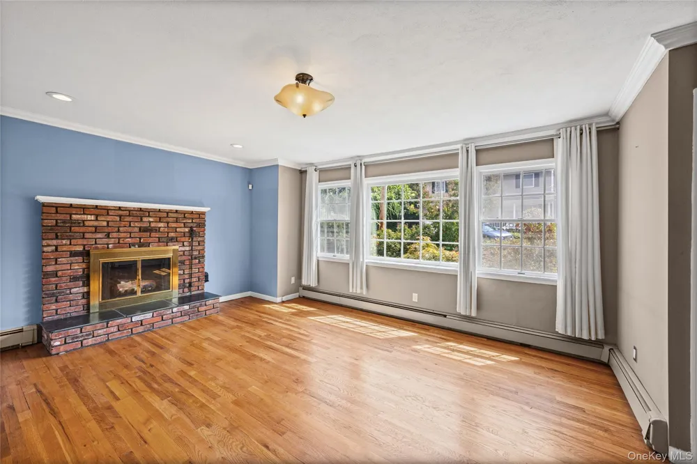 17 Sea Ridge Court Huntington, NY 11743