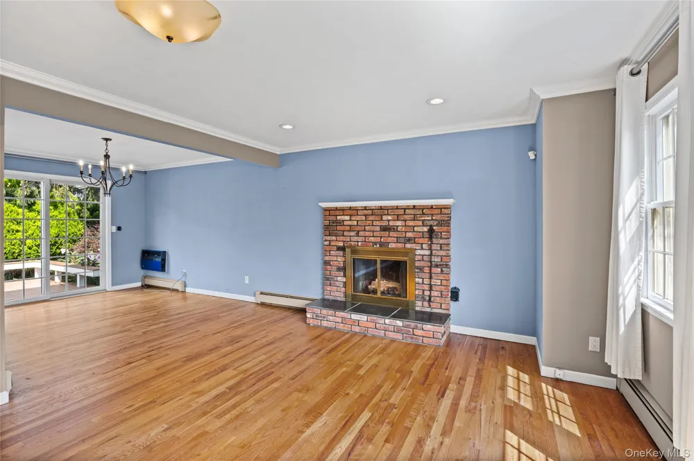 17 Sea Ridge Court Huntington, NY 11743