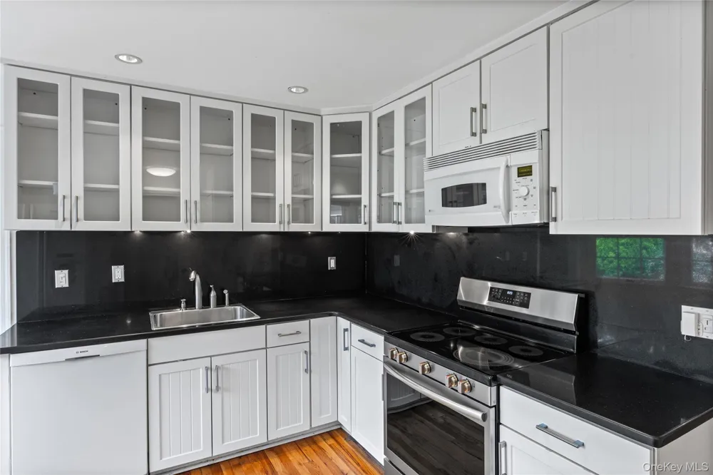 17 Sea Ridge Court Huntington, NY 11743