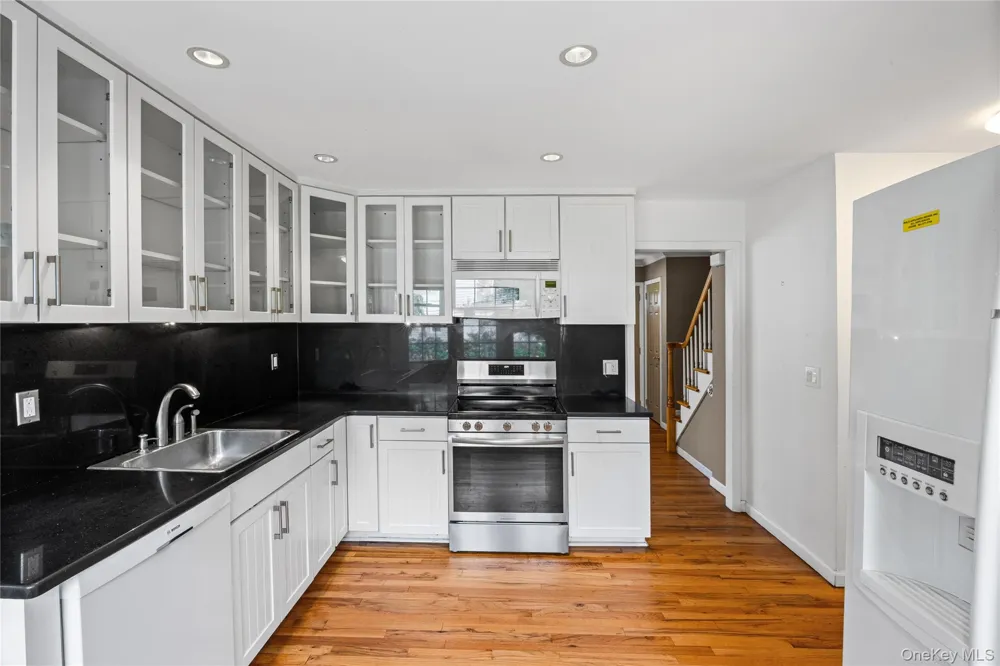17 Sea Ridge Court Huntington, NY 11743