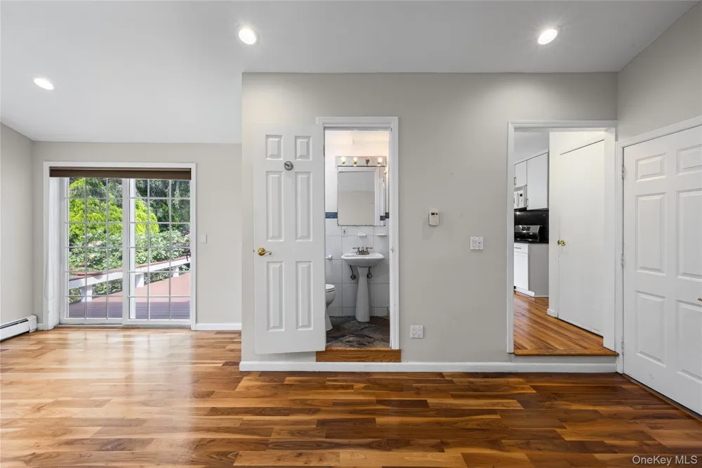 17 Sea Ridge Court Huntington, NY 11743