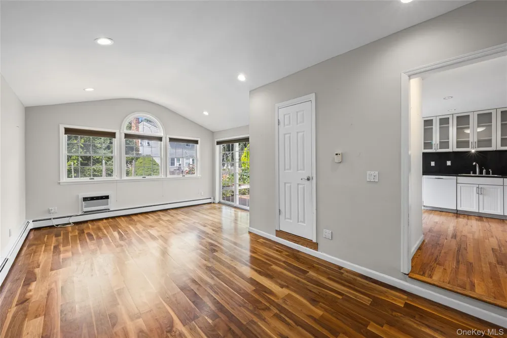 17 Sea Ridge Court Huntington, NY 11743