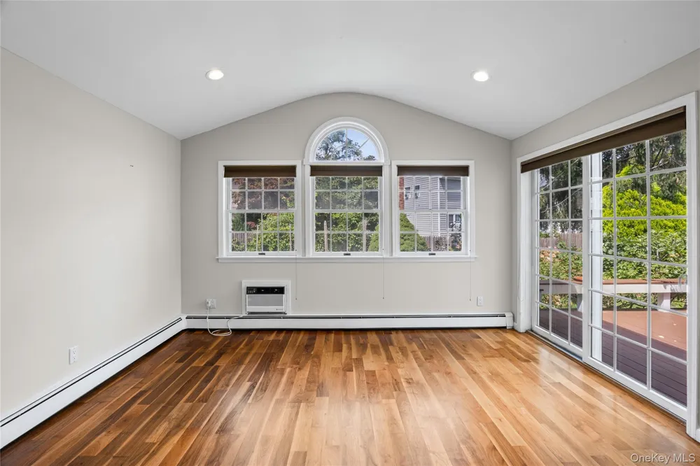 17 Sea Ridge Court Huntington, NY 11743