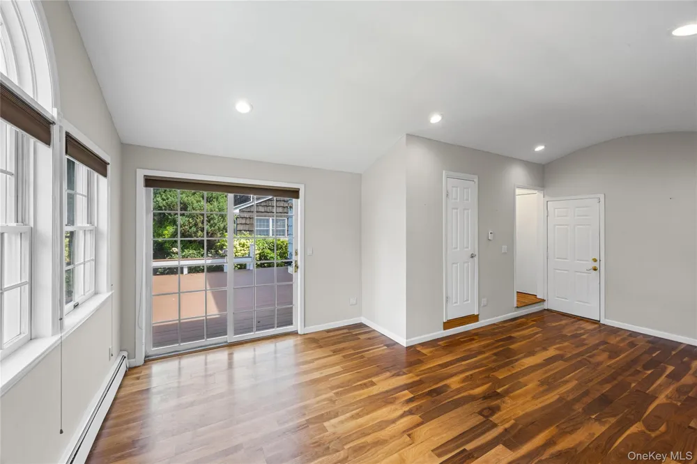 17 Sea Ridge Court Huntington, NY 11743