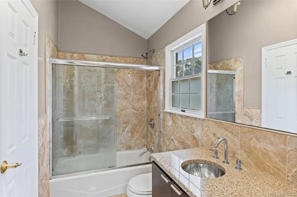 17 Sea Ridge Court Huntington, NY 11743