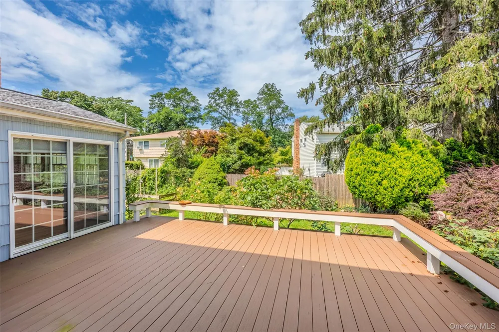 17 Sea Ridge Court Huntington, NY 11743