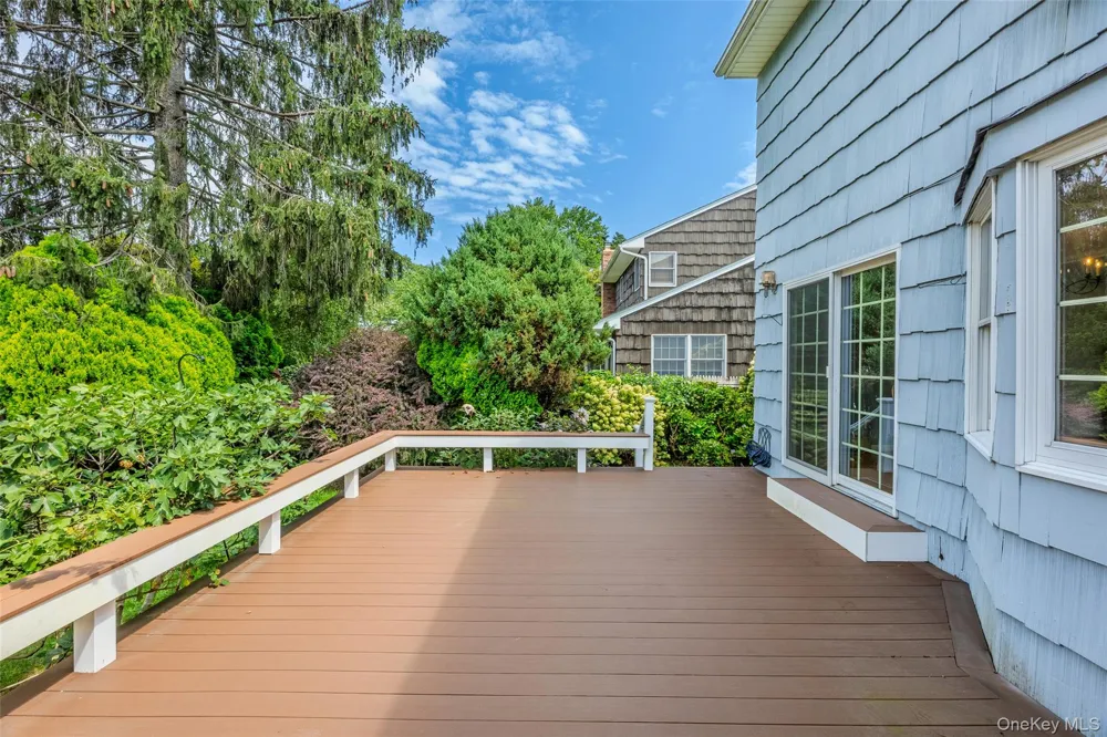 17 Sea Ridge Court Huntington, NY 11743