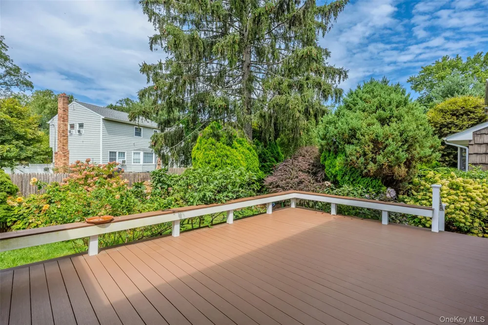 17 Sea Ridge Court Huntington, NY 11743