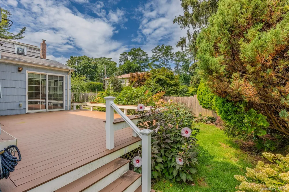 17 Sea Ridge Court Huntington, NY 11743