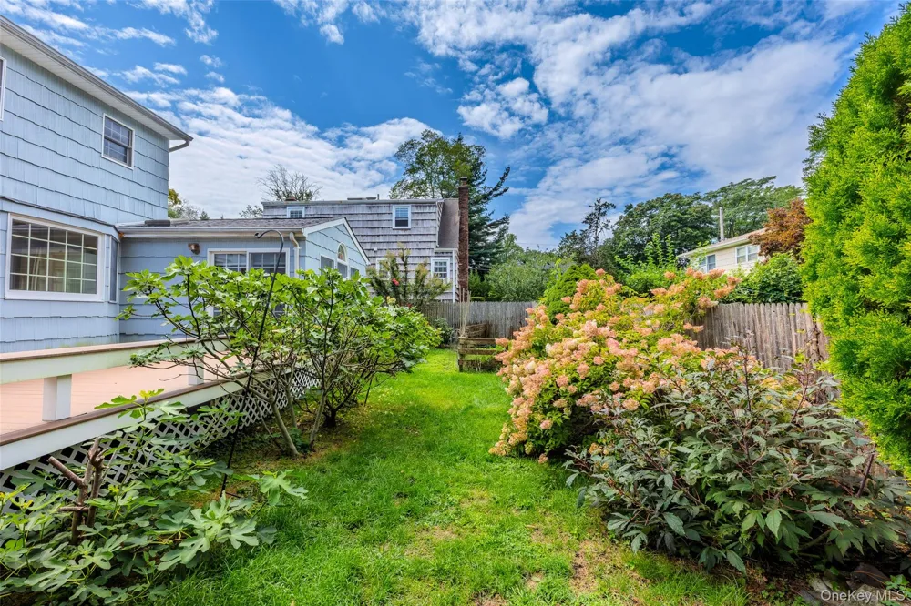 17 Sea Ridge Court Huntington, NY 11743