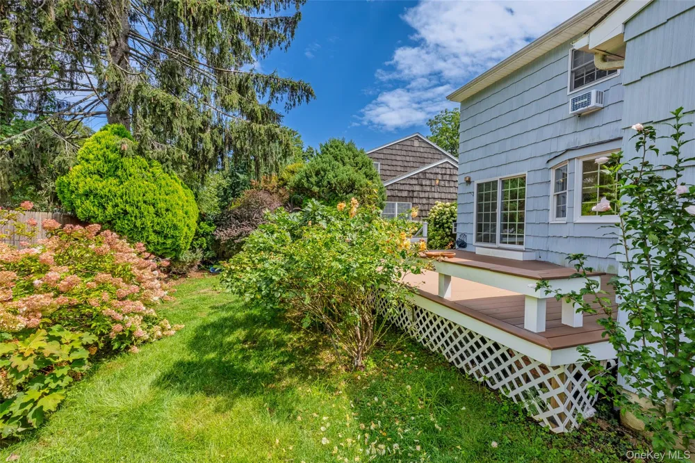 17 Sea Ridge Court Huntington, NY 11743