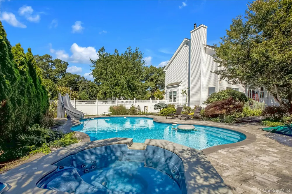 11 Raphael Boulevard Nesconset, NY 11767