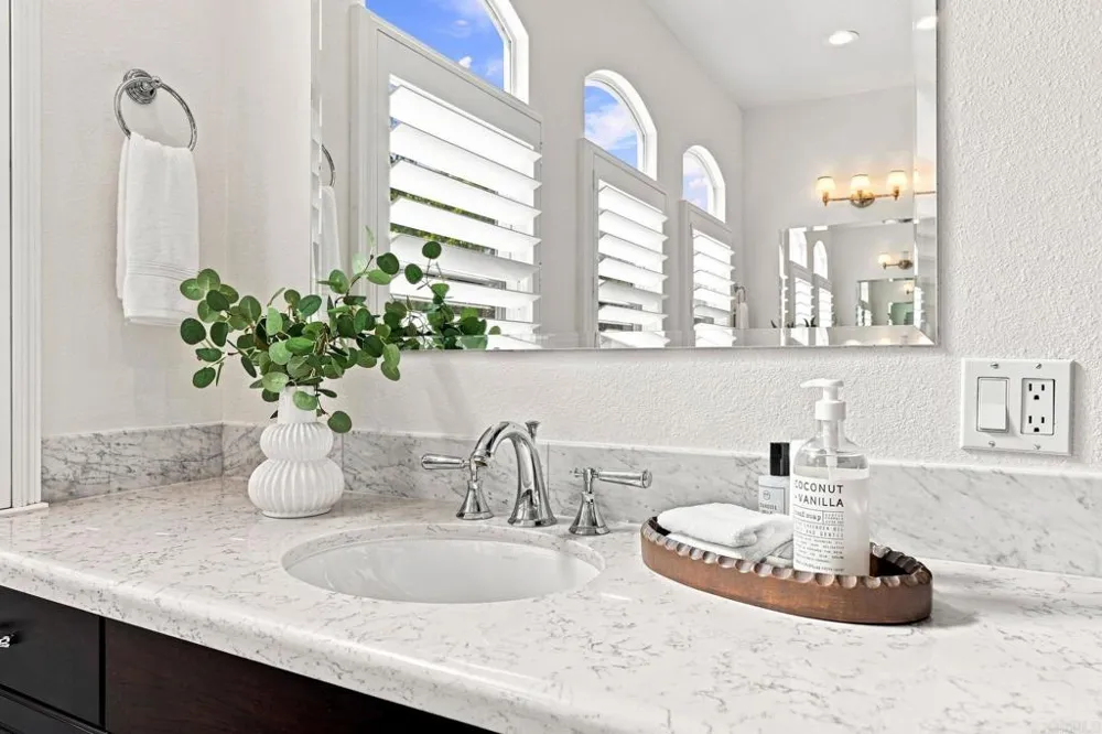 1745 Hummingbird Road Carlsbad, CA 92011