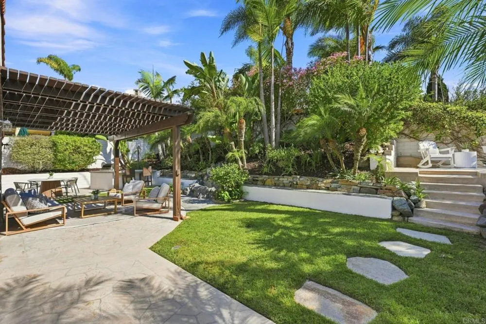 1745 Hummingbird Road Carlsbad, CA 92011