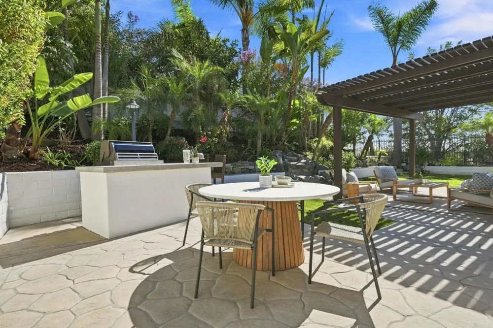 1745 Hummingbird Road Carlsbad, CA 92011