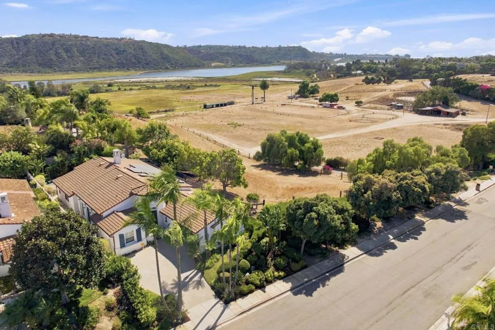 1745 Hummingbird Road Carlsbad, CA 92011