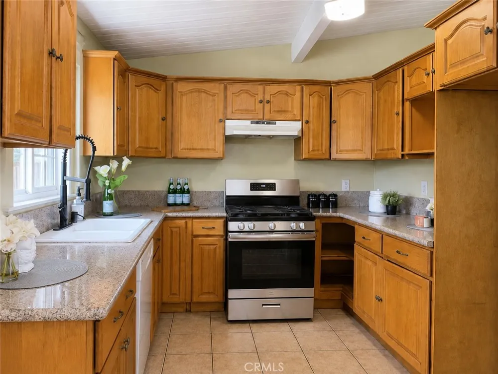 945 E 5th Street Ontario, CA 91764