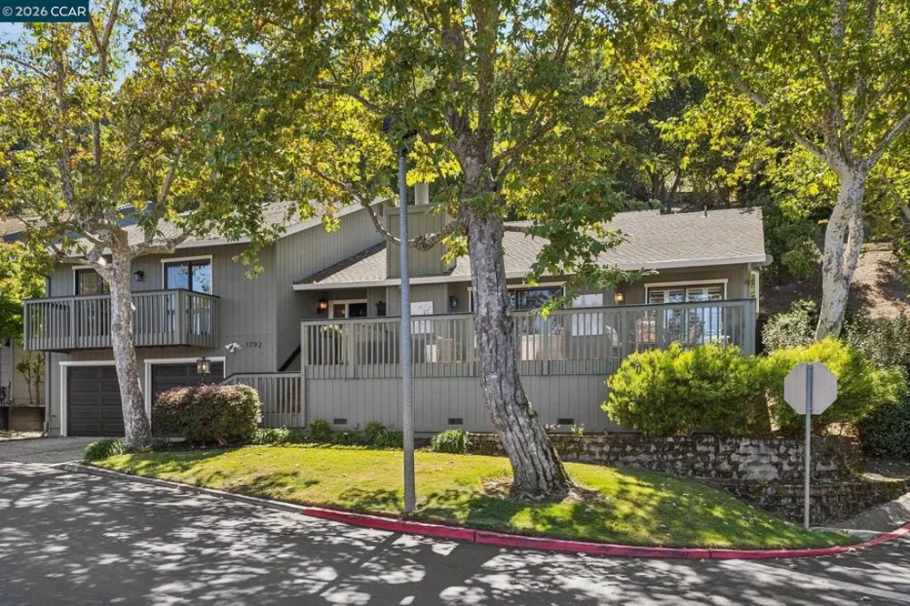 1792 Saint Andrews Dr Moraga, CA 94556