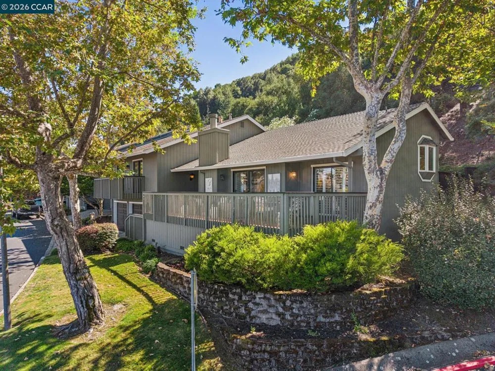 1792 Saint Andrews Dr Moraga, CA 94556