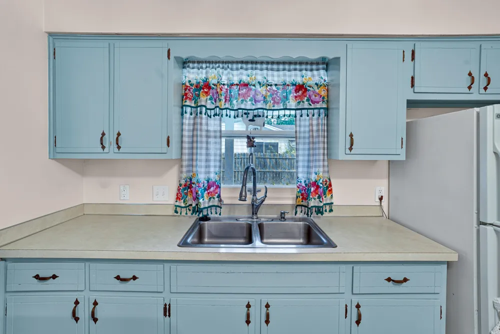 2410 Rossiter Place Lansing City, MI 48911
