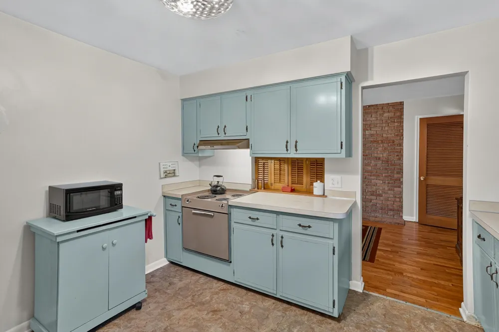 2410 Rossiter Place Lansing City, MI 48911
