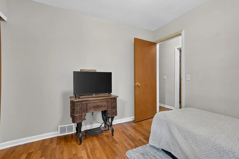 2410 Rossiter Place Lansing City, MI 48911