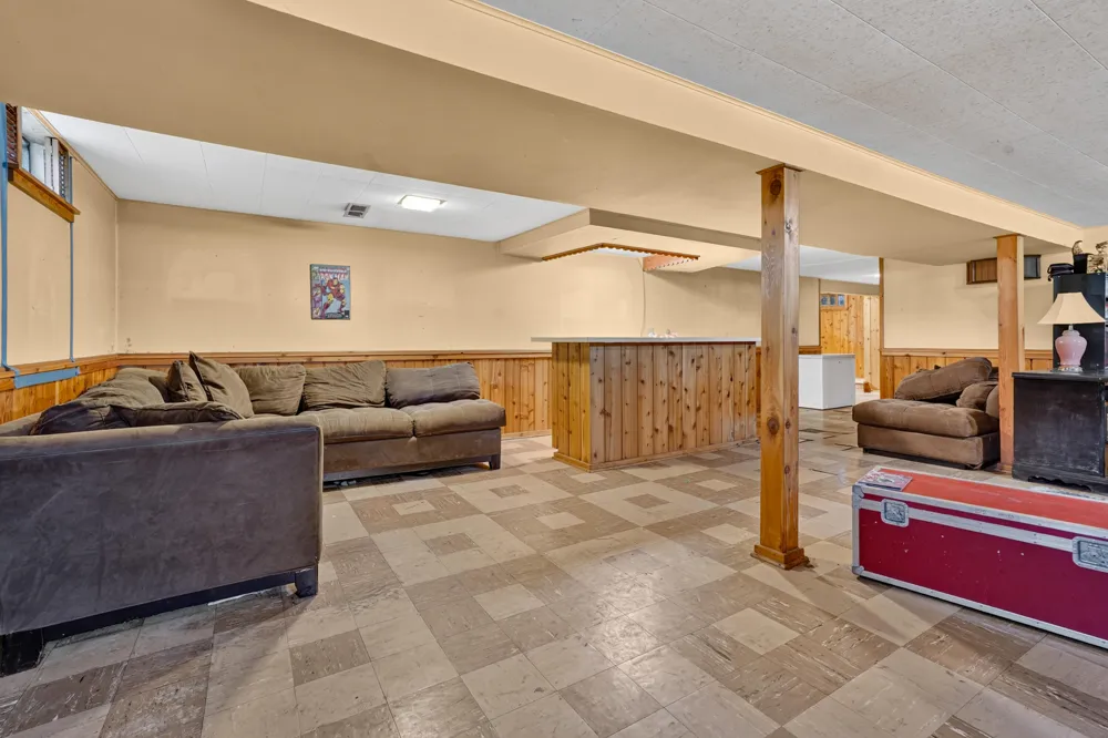 2410 Rossiter Place Lansing City, MI 48911