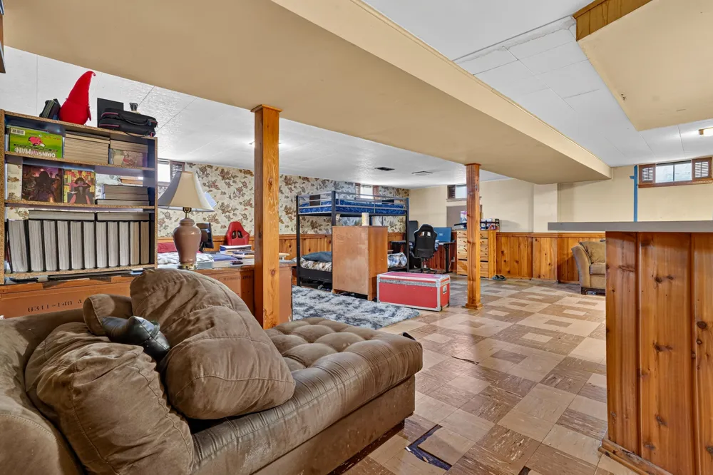2410 Rossiter Place Lansing City, MI 48911