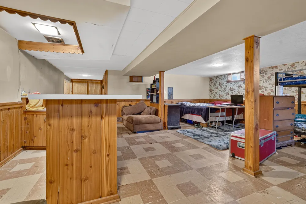 2410 Rossiter Place Lansing City, MI 48911