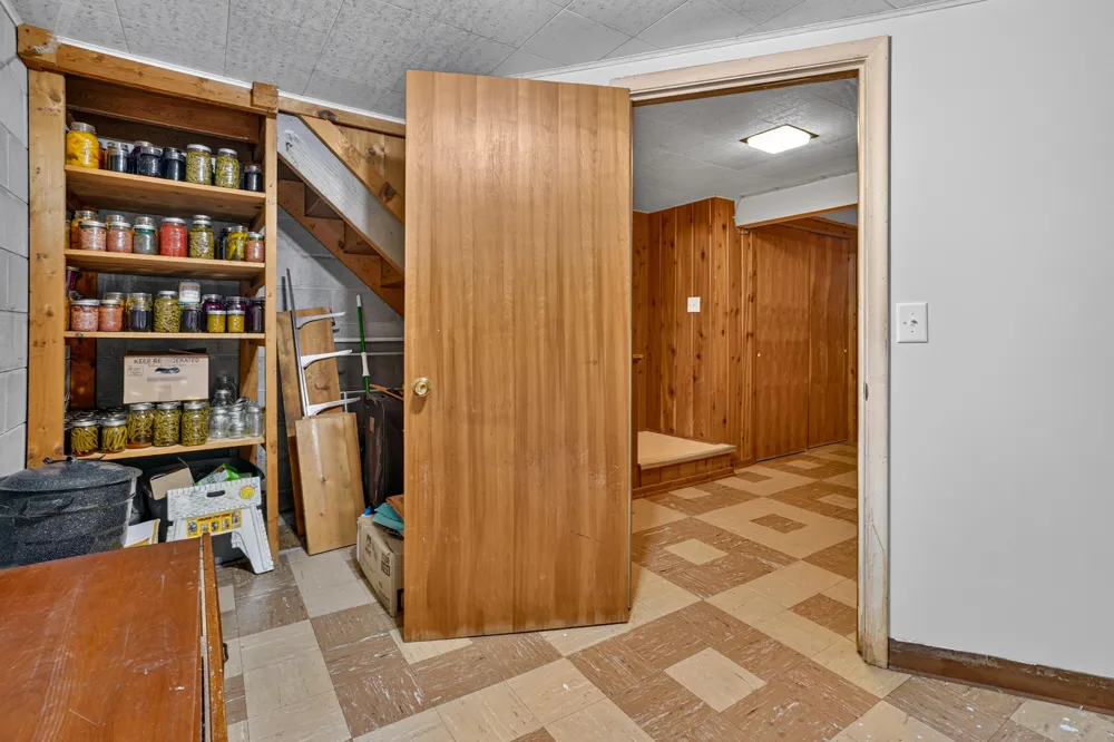 2410 Rossiter Place Lansing City, MI 48911
