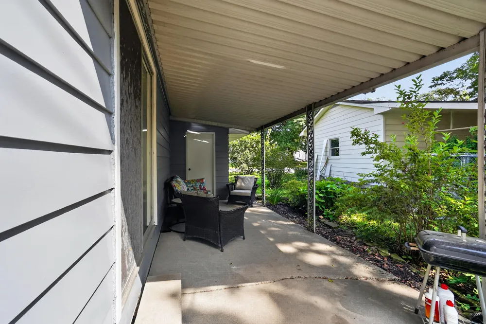 2410 Rossiter Place Lansing City, MI 48911
